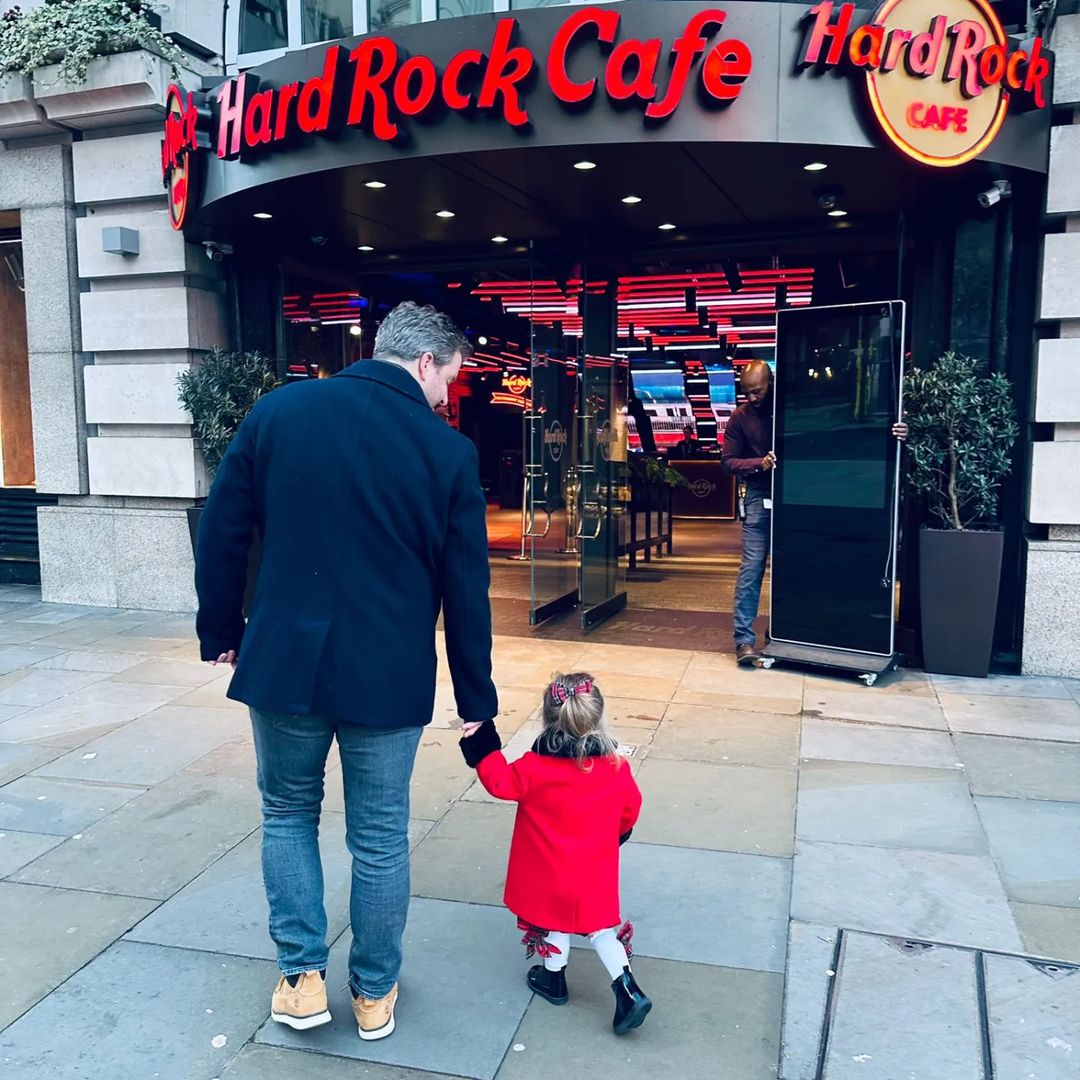 Hard Rock Cafe: Where families rock together!🫶🏼 📸 @jamiegarwood