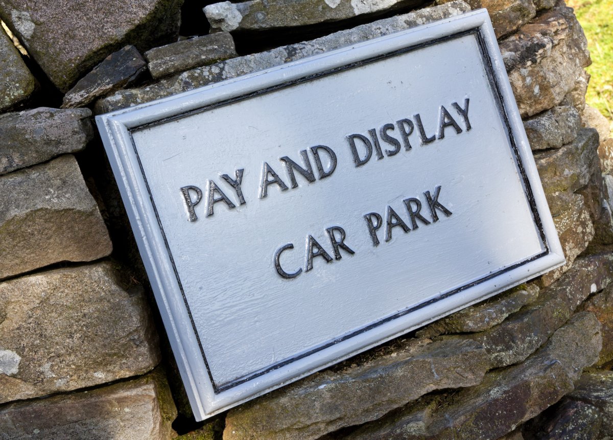 ⚠️Please note ⚠️ Mam Tor Car Park will be closed for 24 hours on Thursday 2nd May so we can repaint parking bays to improve access. This will also ensure there are spaces available for emergency services and our food and beverage partner, Bean on the Edge. 📸 NT/Robert Morris