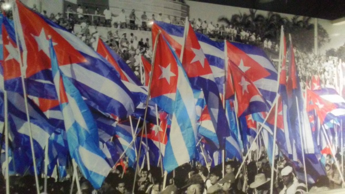 #1Mayo con la Patria. #JuntosPorCubaCreamos y seguimos haciendo Revolución. Aunque los vientos del Norte revuelto y brutal se empeñen en destruir la obra que se ha vivido