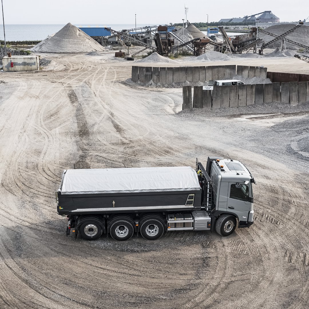 The Volvo FMX, a truck made to take you where others can’t. Loaded with new technology to increase your productivity. More info here: ow.ly/NQzc50Rswpr #volvotrucks #energyefficiency #aerodynamics