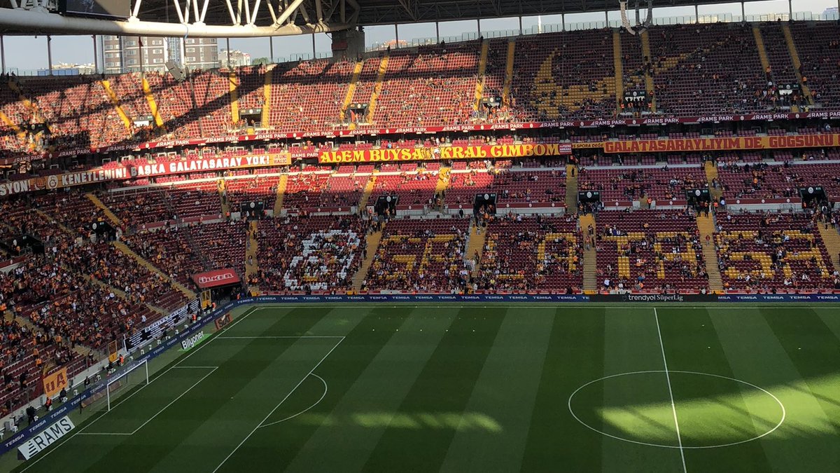 Pazar günü yağmur beklense de maçtan 1 saat önce güneş açacak gibi gösteriyor... 

O güneş, o tribüne VURACAK!