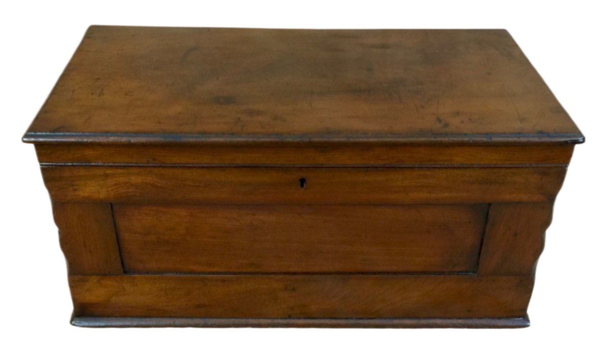 Our Rare Large Mahogany Cigar Chest from the 1880’s is the perfect addition to any cigar aficionado’s collection.  #cigar #cigars #cigaraficionado #smoke #bourbon #whiskey #humidor #luxurylife