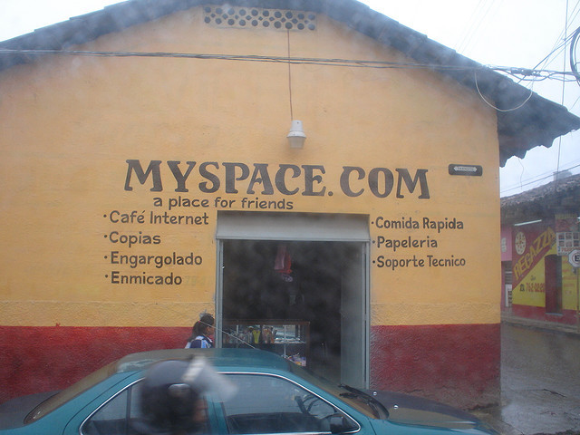 ModernNotoriety's tweet photo. Internet Cafés in Mexico 🇲🇽🛜 https://t.co/AxaYgKvs3N