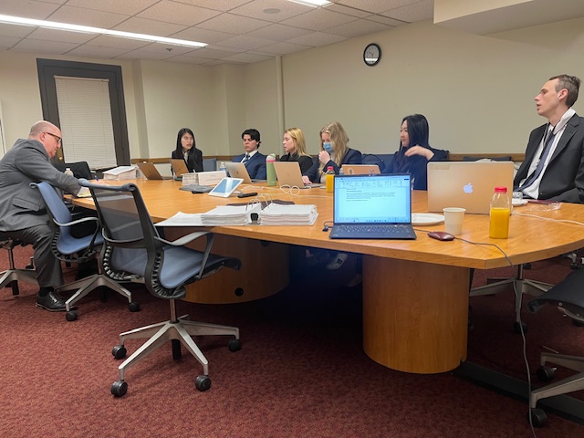 Last month students in the Securities Law Clinic had the opportunity to learn from professional securities mediator, Brian Mooney, during the 2024 Mock Mediation. Learn more about the clinic: bit.ly/3vsIgGe #CornellLaw #CornellLawClinics