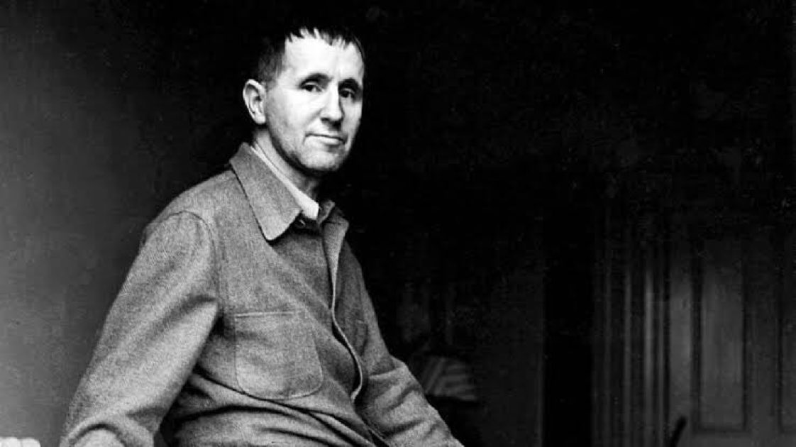 Bilmeden yapılan hata yanlışlıktır, bilerek yapılan hata ise ihanettir.

Bertolt Brecht