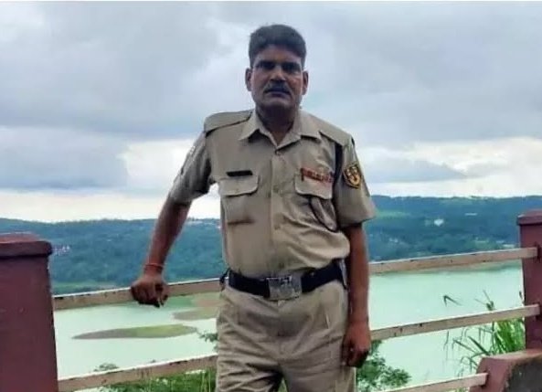 Sad News!!
India lost Braveheart 
ITBP trooper Bhikam Singh
( Indo - Tibetan Border Police )
He lost his life in an unfortunate accident in Assam
He hailed from Uttar Pradesh 
Salute 🇮🇳