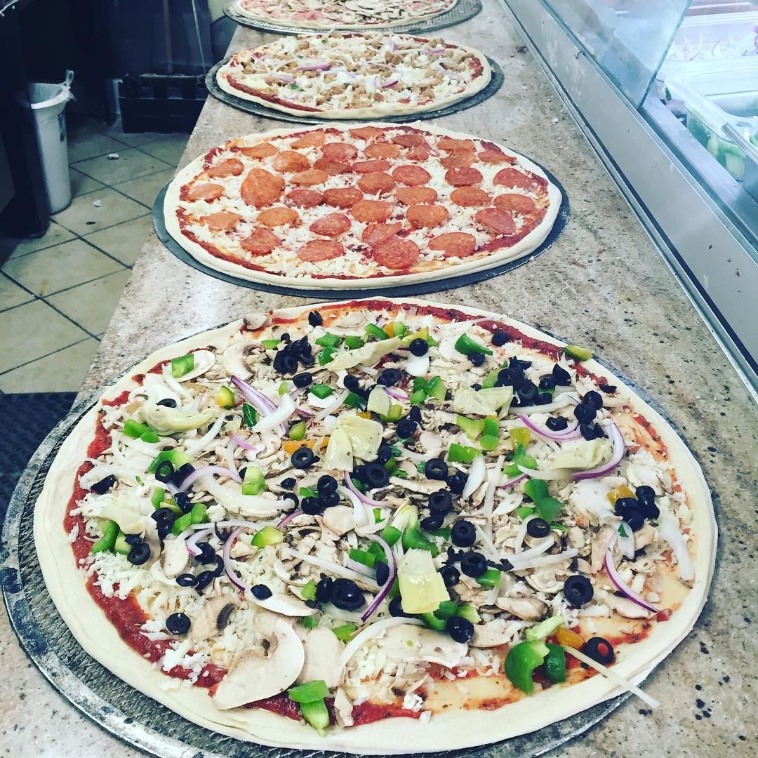 Crispy crust, gooey cheese, and savory toppings—Viking Pizza & Kabob knows how to make the perfect pie. Dig in today! 🤤🍕 
☎️ (818) 547 5555
🌐 vikingpizzaandkabob.com
#PizzaPerfection #SatisfyYourCravings