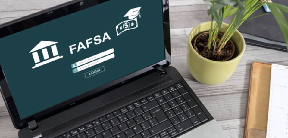 Attention #OaklandCounty parents and students! Join @oaklandu tonight at 7 p.m. for a free virtual presentation on paying for college. Ask questions regarding FAFSA, #Oakland80 resources and more. See you there: bit.ly/3tqnJ3Y. 🎓