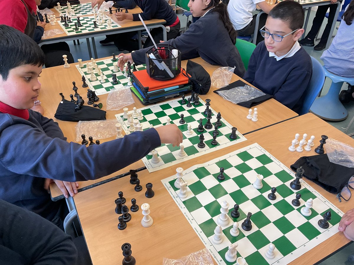 #hockneyclass had great fun learning how to play chess! We recapped the rules of the pieces and put them into play. #uks2 #Chess