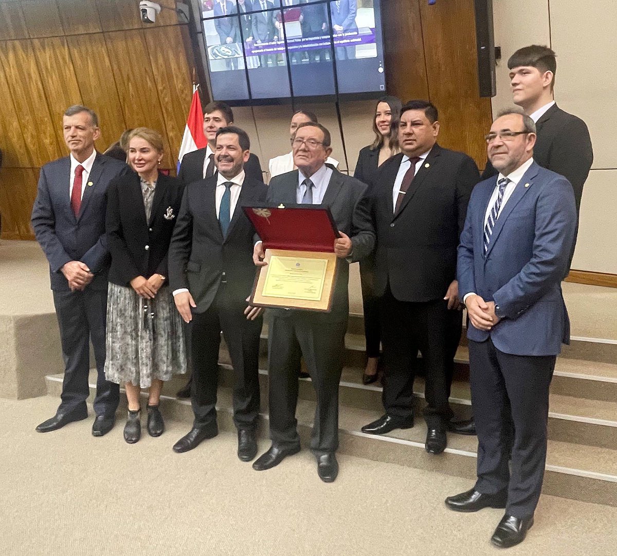 El día de hoy la Honorable Cámara de Diputados otorgó un reconocimiento a don Agustín Konrad, presidente de la Cooperativa Colonias Unidas, por su compromiso con la producción agropecuaria y el cooperativismo del país en armonía con el ambiente.