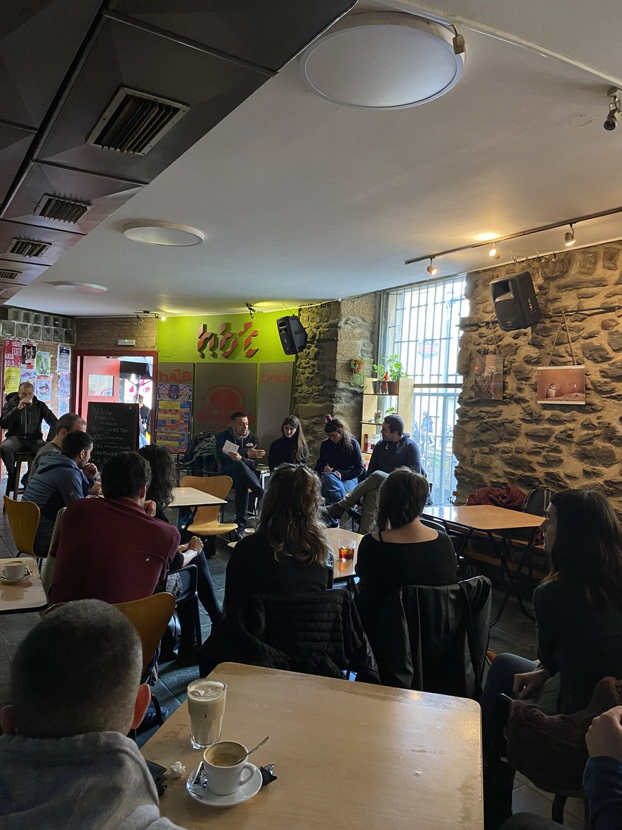 SortuGasteiz's tweet photo. Ederra izan zen larunbatekoa Gasteizen 🌻🌺🌹🌿

Independentziaren aldarria kaleetan zehar, danbor hotsez loratu da euskal udaberria gurean.

Mila esker parte hartu zenuten guztioi, segi dezagun elkarrekin independentziarako #INDarra izaten!✊ https://t.co/fKPW0XzUgH