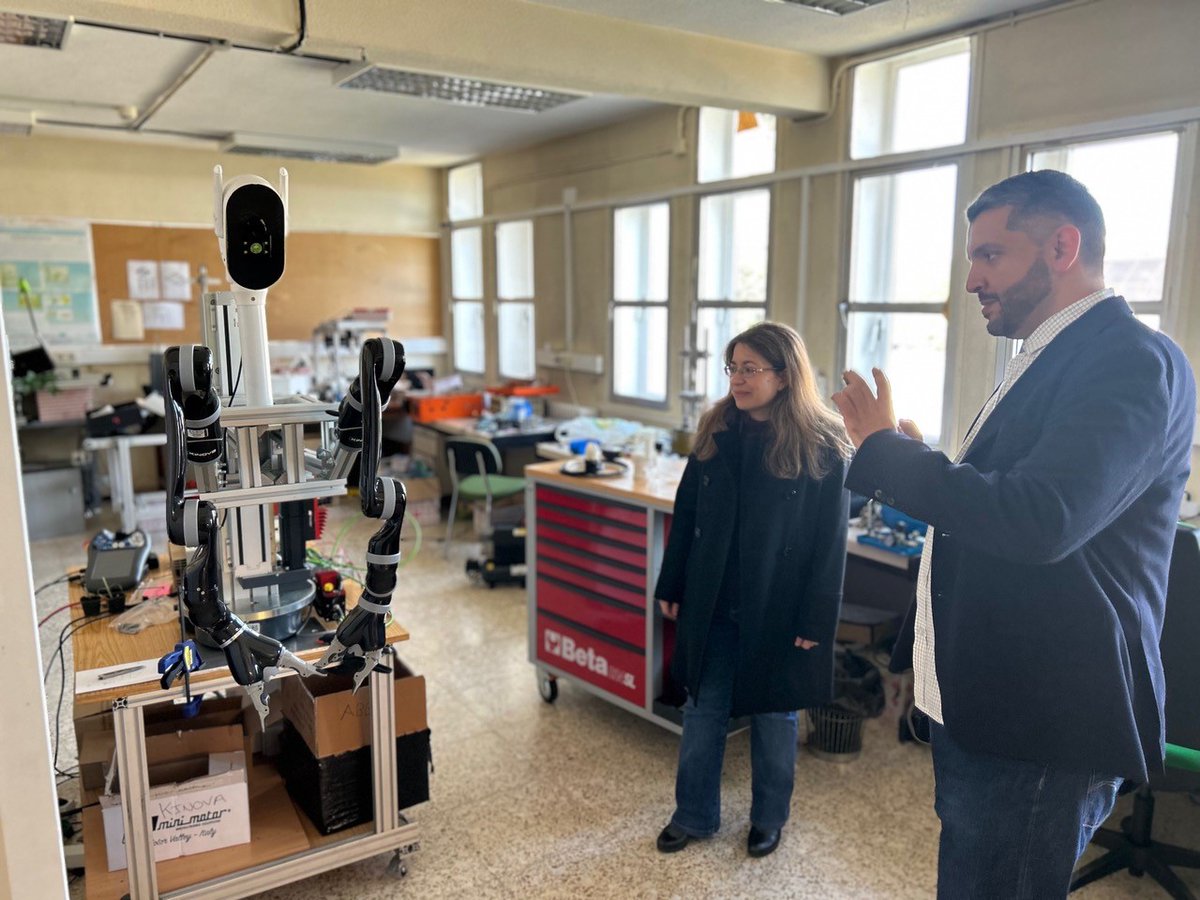 Yesterday Mohammad Awad from Khalifa University of Science and Technology (UAE) visited the BioRobotics group and the Field Robotics group of the @CARobotica_ Thanks for this visit! .