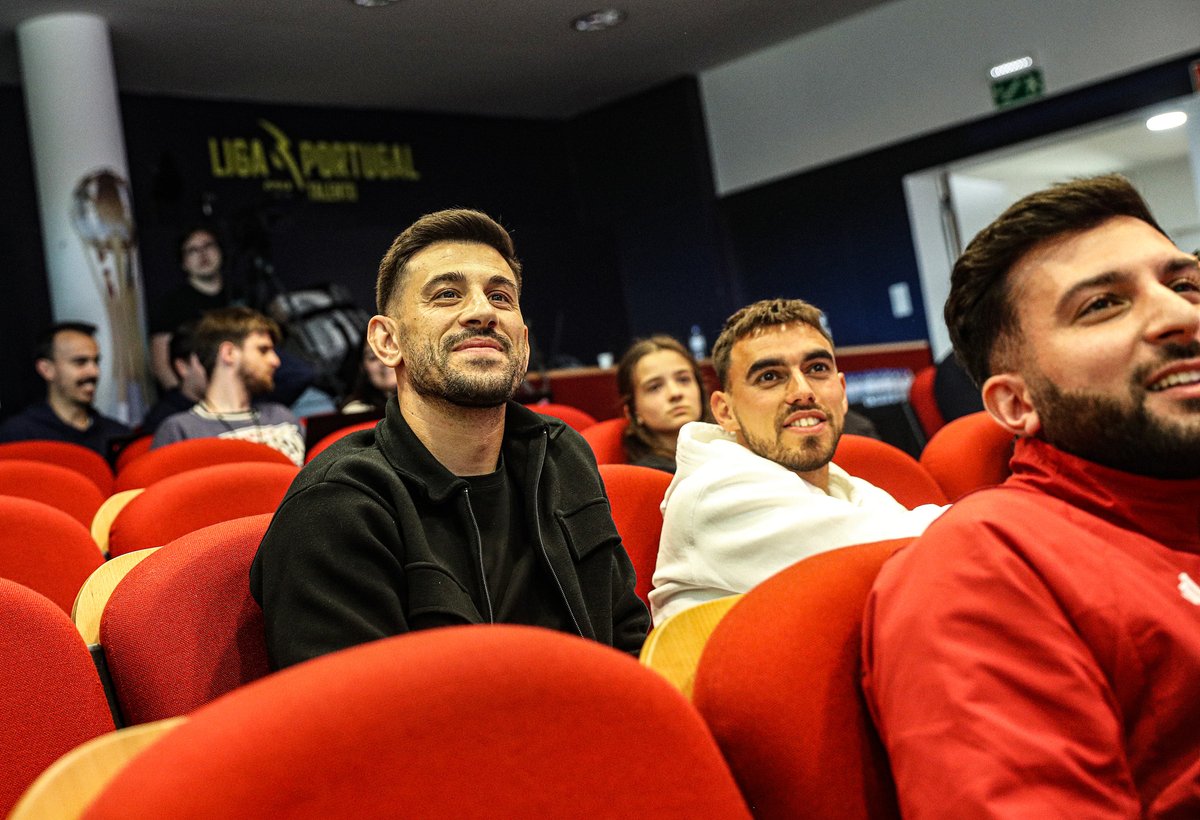 Encontramos dois fãs na plateia a assistir à Supertaça da eLiga Portugal 👀🎮

Bem-vindos, Ricardo e Pizzi! 👊