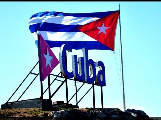 #Cuba seguirá siendo do libre y soberana, revolucionaria y socialista. Veladora de los intereses del pueblo cubano y de los oprimidos del mundo. Y si el enemigo y sus mercenarios no cesan en su empeño de destruirnos. Nosotros no dejaremos de ser de los que aman y construyen.