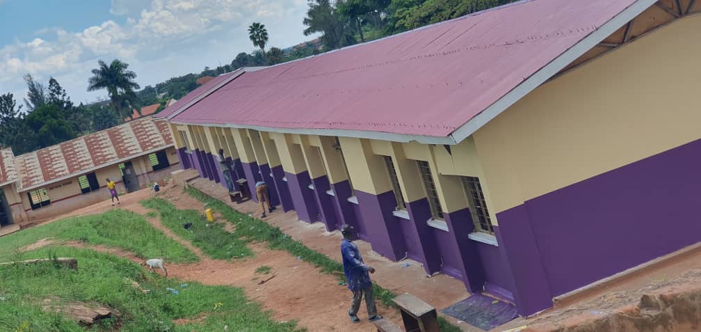 DONATIONS & PAINTER'S TRAINING WORKSHOPS: A colourful morning at Nabuyonga PS Mbale. As part of our ongoing CSR activities, this morning, we visited Nabuyonga Primary School in Mbale. The school's renovation activities are being led by the Mbale Eastern Rise Painter's…