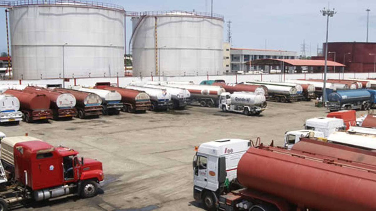 Petrol scarcity: IPMAN threatens to withdraw services over N200bn bridging claims | TheCable thecable.ng/petrol-scarcit…