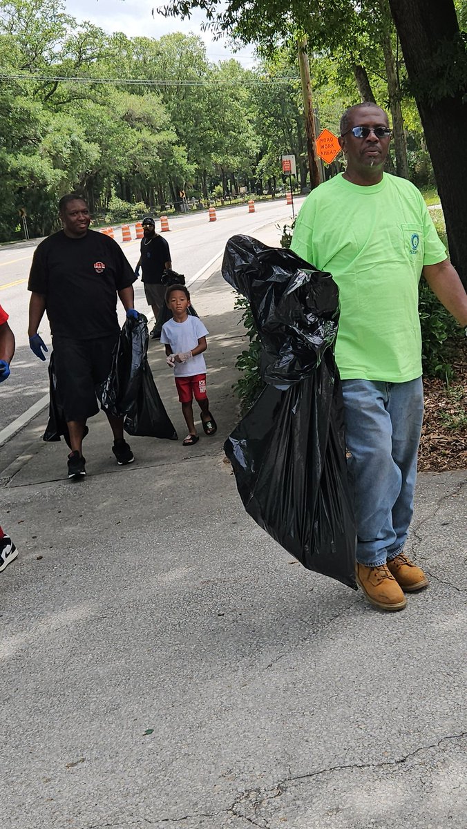 Another beautiful week of community healing and recognition 🙏🏾😌🤞🏾❤️‍🔥🥰
 This weekend was a beautiful day to gather and serve alongside you all! Until next time (which is a few days) lol ‼️🤞🏾🤣😌🥰💚🙏🏾

#Nonprofits #mentalhealthawareness  #InTheCommunityForTheCommunity #earthday24