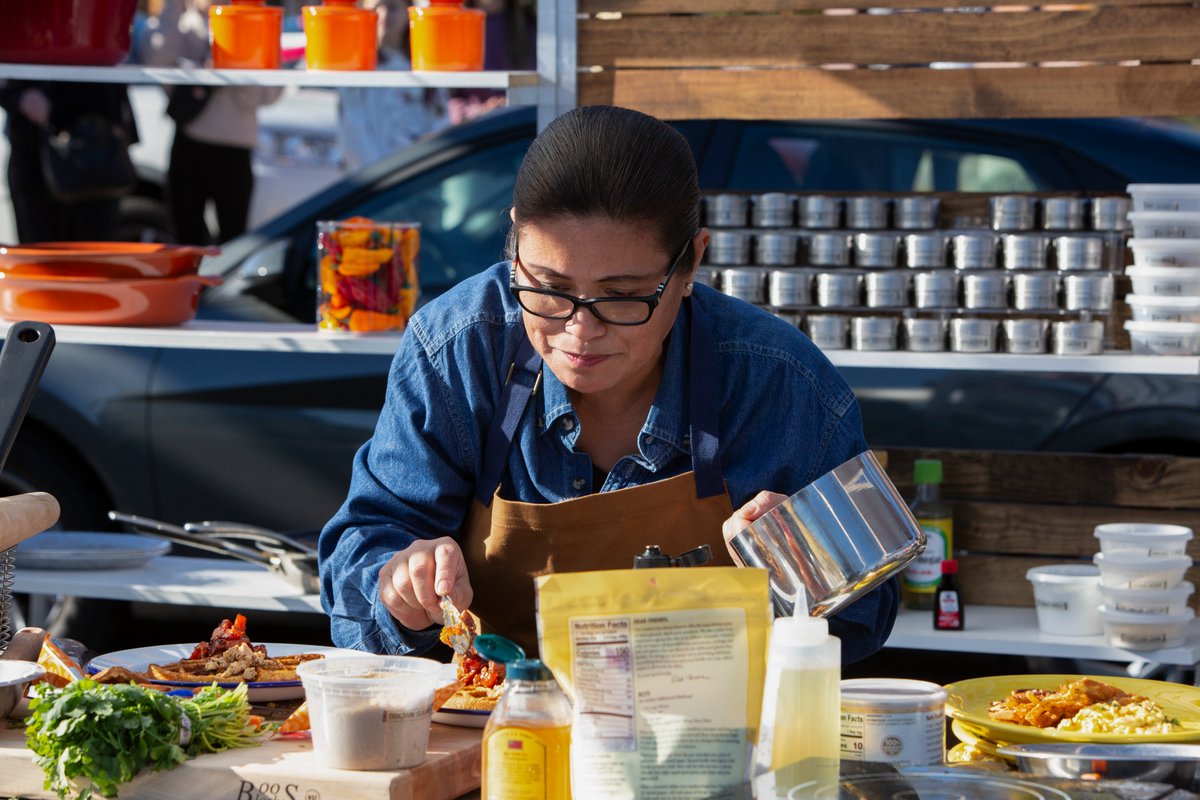 These four chefs are doing their best to whip up the tastiest meal to go with a cup of coffee ☕😋 #SupermarketStakeout