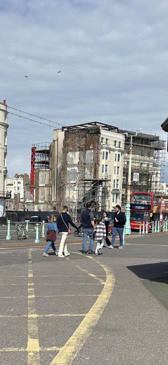 It’s a sunny(ish) day here in #Brighton, but there a cold easterly wind blowing that’s keeping the temperature down!
#BrightonandHove #Sussex #SouthCoast