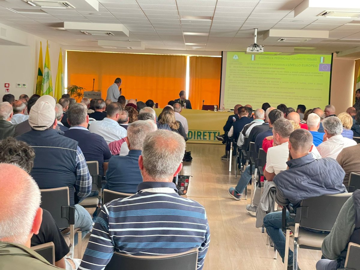 coldirettiab's tweet photo. Assemblea provinciale di #Coldiretti #Teramo a Mosciano Sant'Angelo. @coldiretti @ColdirettiG #nofakeinitaly #orgogliocoldiretti #coldiretti80 https://t.co/wUWRY7nT0J