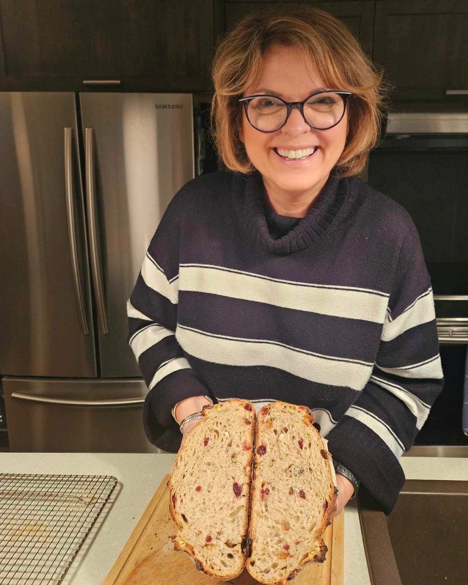 Découvrez les membres passionnés de l'ACRA. La passion de France Beaudoin: la confection de pains faits maison. De véritables œuvres d’art! 🍞🧈
lacra.net/connaissez-vou…