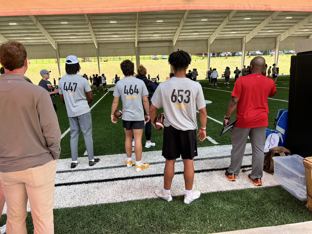 Tennessee 2027 QB target Stephen Gyermeh II balled out at the Elite 11 camp in Atlanta over the weekend. Here are some of his highlights from the event 👀 🎥: tennessee.rivals.com/news/watch-ten…