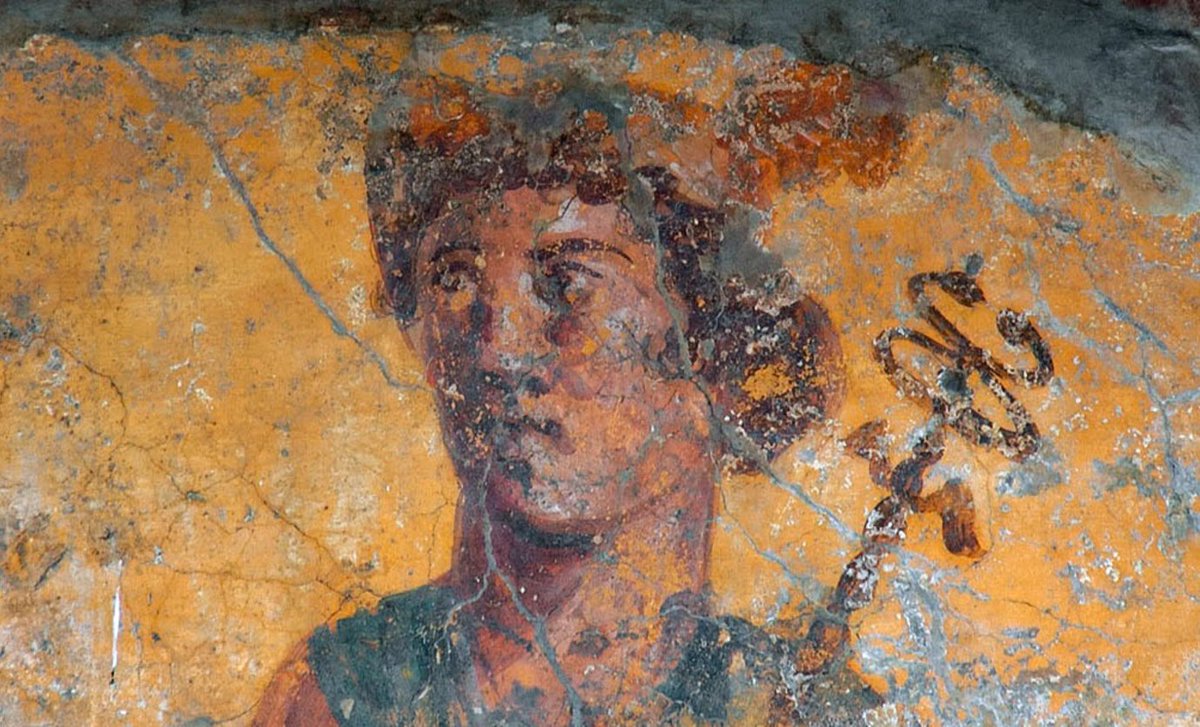 A 1st-century fresco of #Mercury in #Pompeii. Mercury retained many of #Hermes’ elements in Greek myth. His connection to trade, merchants and commercial gain reflects later Roman proclivities. Caesar depicts the Gauls as worshipping Mercury in this capacity. 📸 Sergey Sosnovskiy