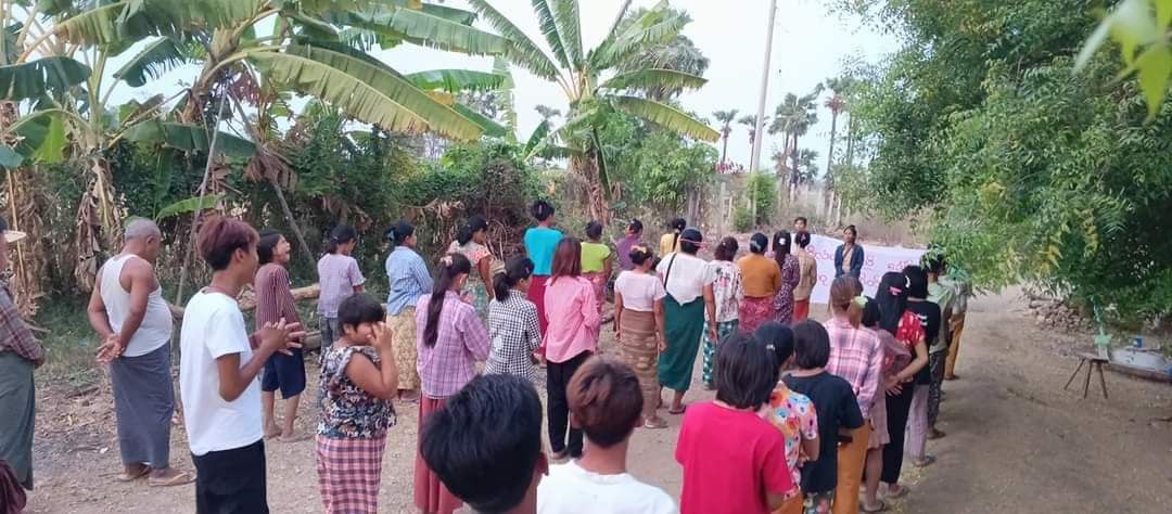 Revolutionary residents from a village of #Yinmarbin Twp, #Sagaing Region, regularly staged an evening strike to demolish the #MilitaryDictatorship on Apr30.

#AgainstConscriptionLaw    
#2024Apr30Coup       #WhatsHappeningInMyanmar