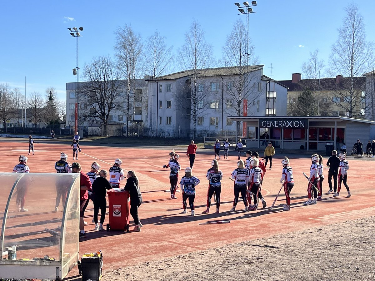 Lopultakin alkaa kelit olemaan pesiksen pelaamiseen soveliaat. Naisten ykkösen treenipeli Ysit - Puhti käynnissä #Lappeenranta vanhiksella. #pesis