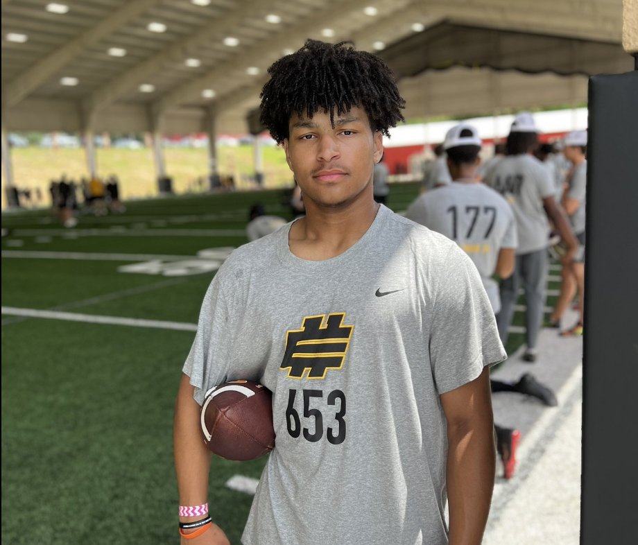 An early 2027 QB target for Tennessee is Stephen Gyermeh II. He's already visited Knoxville once and was a big fan of what he saw. 'They check all of the boxes in terms of what I look for in a college.' ➡️ tennessee.rivals.com/news/vols-chec…