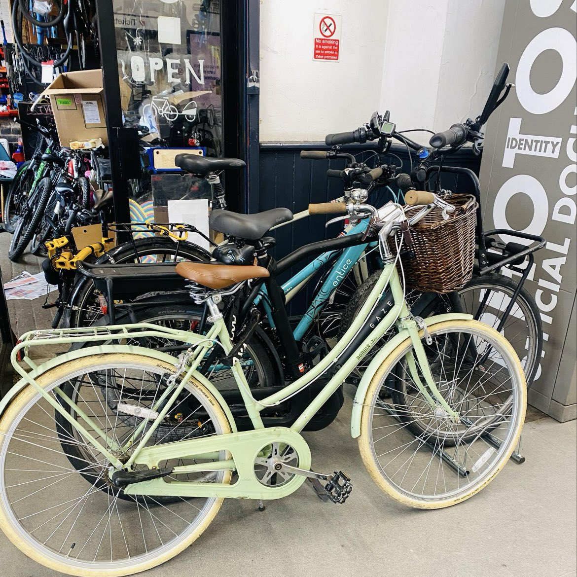 LoveUrdoorstep's tweet photo. Have you heard of @TheFamilyBike ?

Based at Enfield Chase Station they offer a range of hire options as well as bike repair and servicing. The Love Your Doorstep bicycle is raring to go now thanks to this lovely dedicated team! #bikehire #cycling https://t.co/KTkadxC7J8