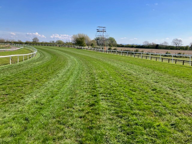 With the improved weather and the time given from our last race meeting the Grounds team have worked tirelessly to ensure the track is in fantastic condition ready for racing on the Friday 10th of May. We hope you can join us for Ladies Evening 👉 brnw.ch/21wJjYW