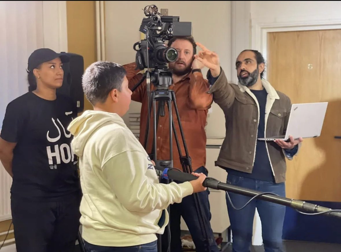 Behind the scenes of award-winning Respect and Dignity Creative Writers 🎥 Videographer Nick Farrimond captured the creative process for the exceptional 'Beautiful by Design' project under the mentorship @ReeceIWilliams & Waqar Ahmed. Read now: youngidentity.org/news