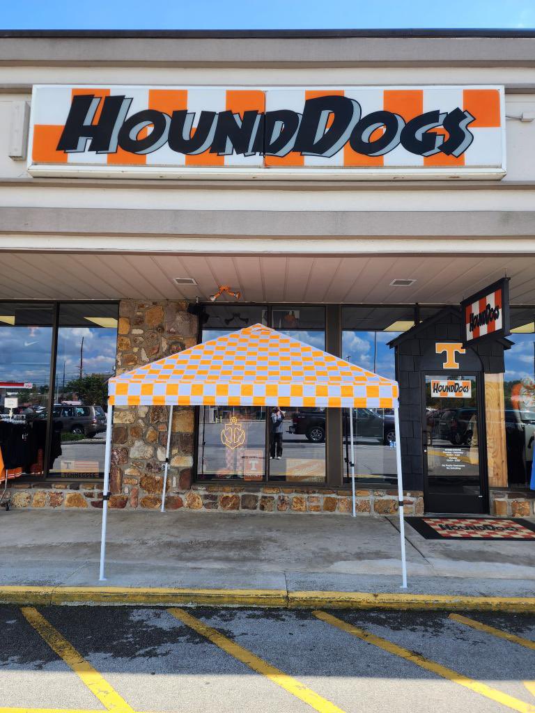 Florida, Alabama or Georgia coming up NOW on the EA Show on @SportsAnimal991 991thesportsanimal.com It’s brought to you by HoundDogs! @HDknoxville Check out their brand new exclusive custom checker board tents for sale now! Something for everyone at HD in Knox!
