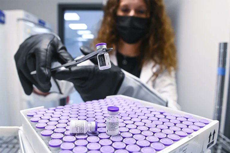 🚨 DARPA , Bir mRNA aşı endüstrisi yapım aşamasında. 🔴 mRNA Teknolojisi , HIV/AIDS ve sıtma gibi hastalıklara karşı yeni nesil aşıların temelini oluşturabilir. 📌 DARPA, New York Niskayuna'daki GE Research'e 41 milyon dolarlık bir hibe. 🗓️ 27 Eki 2022 nature.com/articles/d4158…