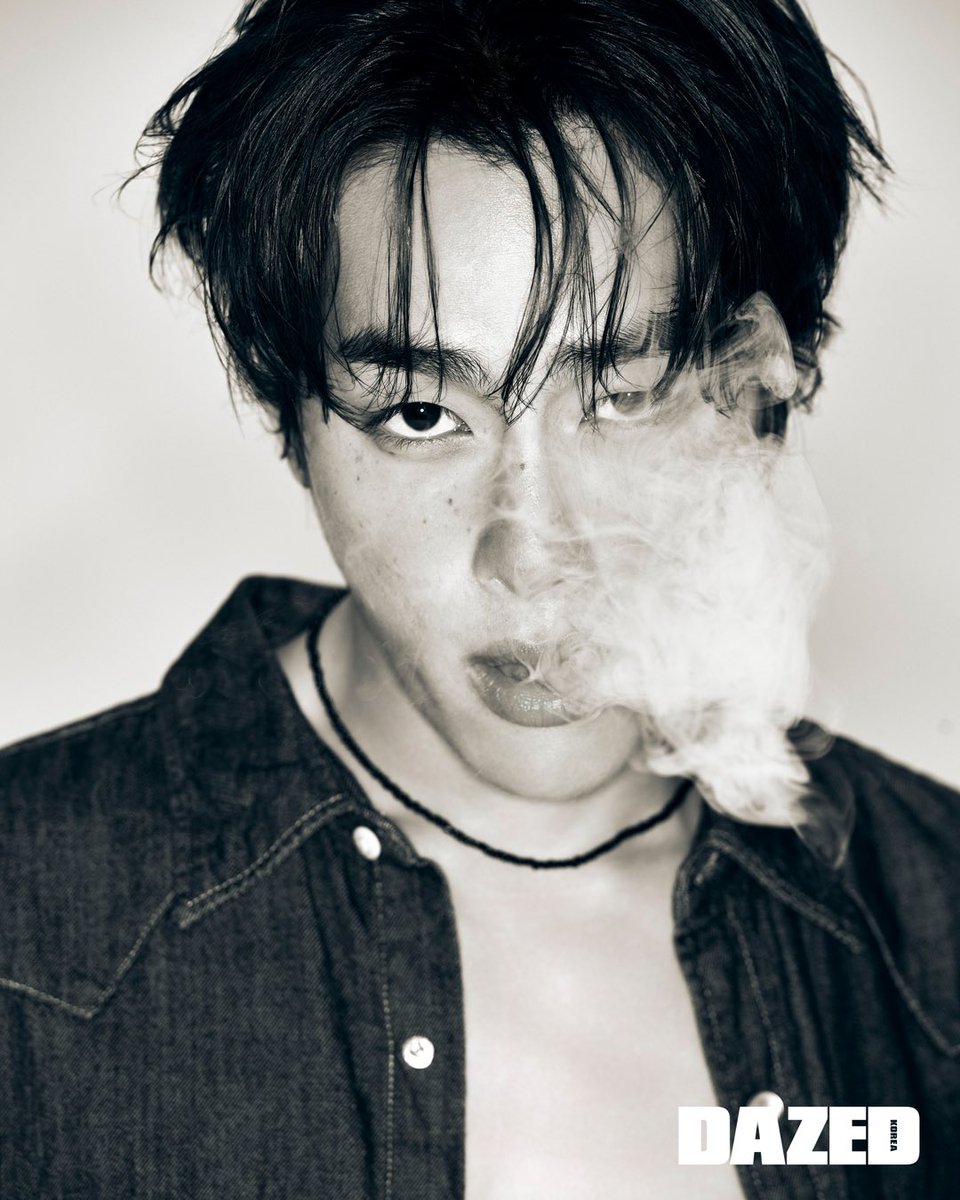 DazedKorea's tweet photo. MY LITTLE COWBOY

<브로크백 마운틴>의 잭이 에니스를 처음 안았을 땐 알싸한 알코�� 향이 났을까, 피 묻은 잭의 셔츠에선 매캐한 담배 향이 났을까. 사랑의 향이 꼭 달콤하란 법은 없잖아요?

더 많은 콘텐츠는 <데이즈드> 5월호와 디지털에서 확인하세요. https://t.co/VsDW4VGY3f