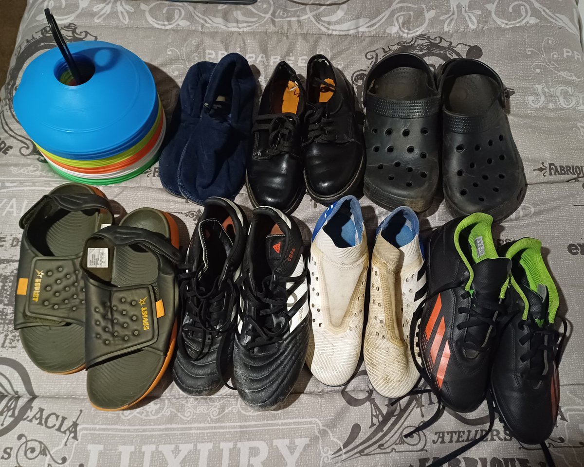 You might think a player is not grasping your coaching method, only to realise that all they need is soccerboots to express themselves with confidence in the field. Appreciate pre-loved donation as they immensely help to restore dignity😍