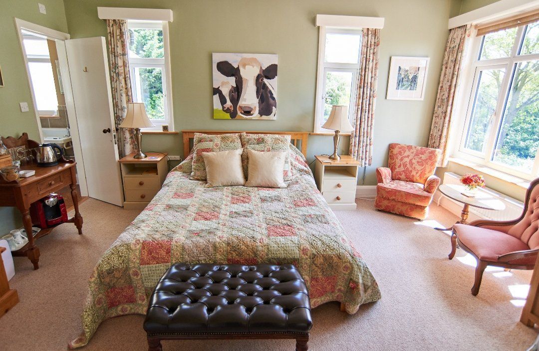 🏡Indulge in spacious en suite rooms at Tresillian House, complete with all the comforts you need for a delightful stay, including a TV, tea/coffee making facilities, hairdryer, towels, toiletries, and FREE Wi-Fi. thebandbdirectory.co.uk/12864 #MeltonMowbray #BandB #Leicestershire #UK