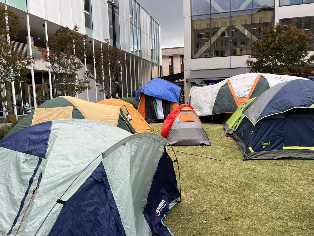 🚨BREAKING: Australian National University (ANU) sets up Gaza Solidarity Encampment! This follows encampments by other top Australian universities: Sydney, Melbourne, and Queensland. Monash is due to join in tomorrow.

Go Australia 👏
#FreePalestine #Columbia_University #auspol