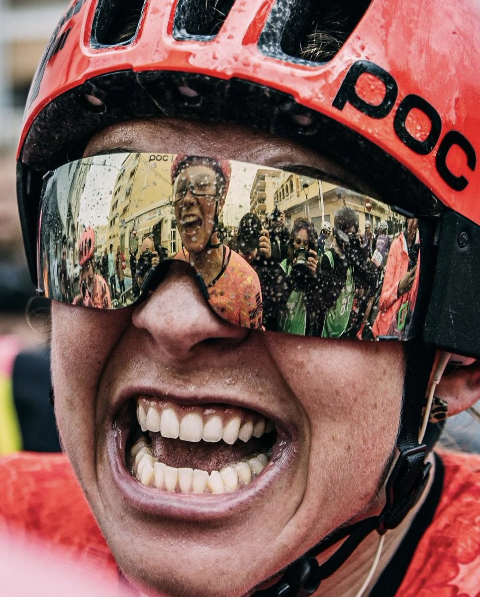 Sportfotografie ís kunst…
(Foto @tornanti_cc) #wielrennen 
#AlisonJackson #LaVueltaFemenina