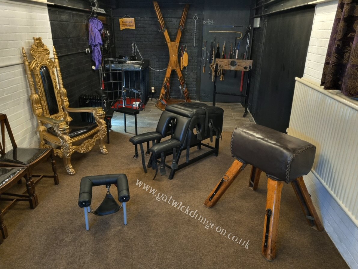 Take a few hours out of your busy schedule to de-stress at the Gatwick Dungeon.  gatwickdungeon.co.uk 

#dungeonhire #adultfun #gatwickdungeon #playspace #privatehire