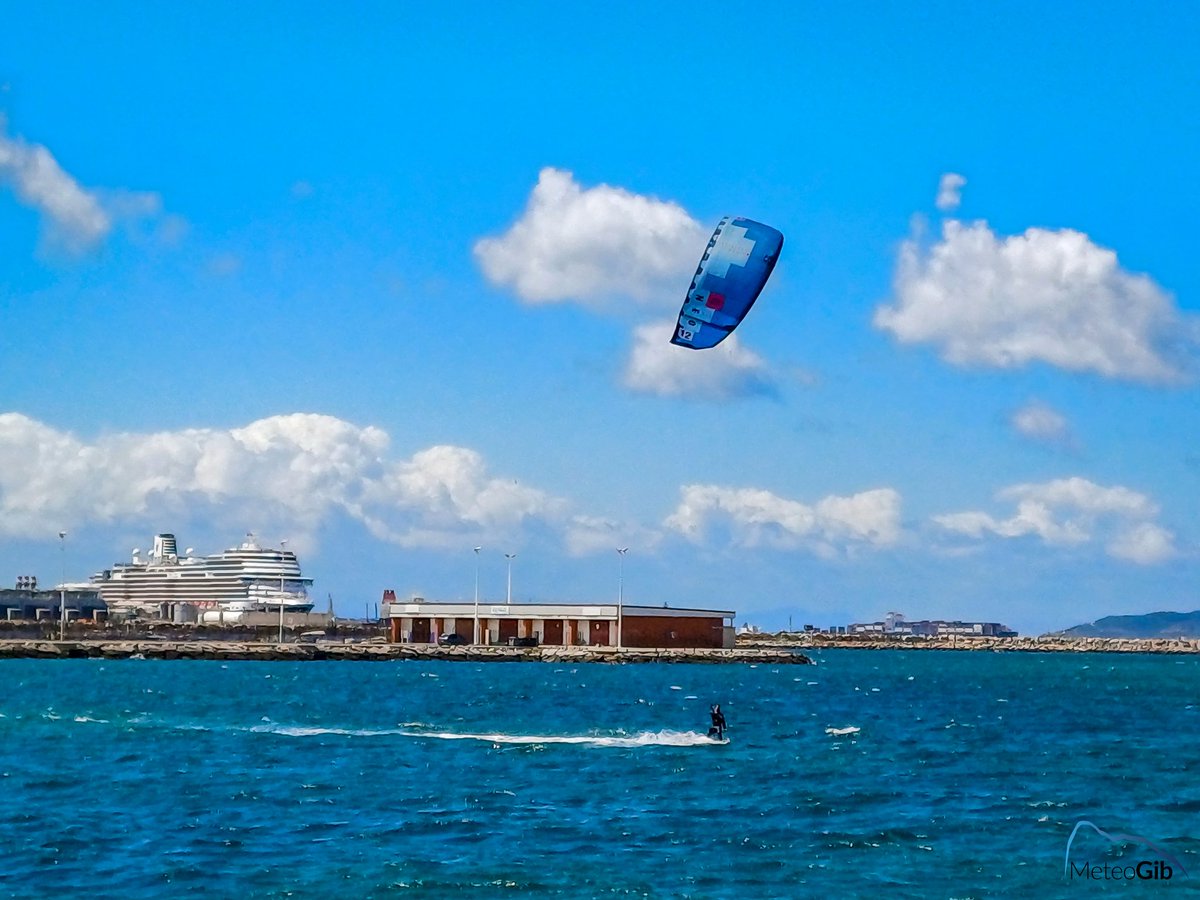 #Gibraltar - 30/04 - after a sunny start, we've had some patchy fair-weather cloud pushing East and, as forecast, winds strengthening with plenty of wind for the sailors & kitesurfers - at 12:30pm, the temperature is 18C with now a fresh & gusty Westerly.
#Sailing #Kitesurfing…