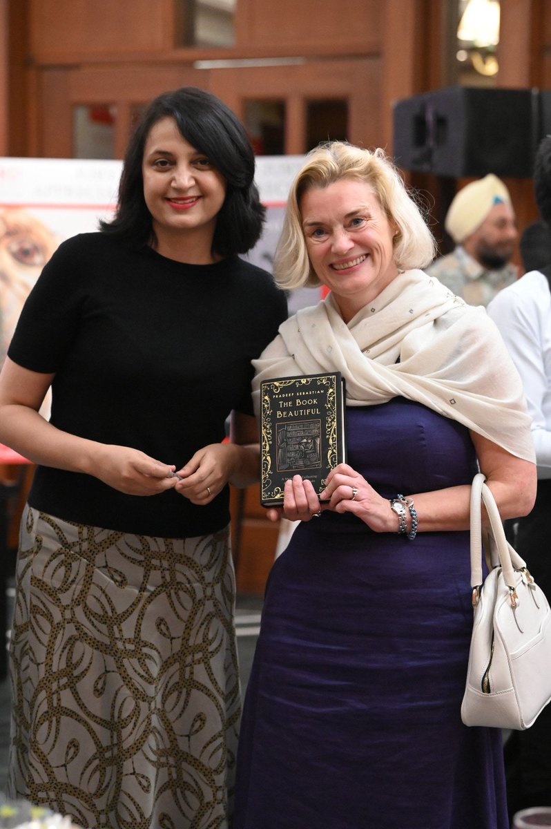 Glimpses from the winner announcement of the 9th edition of Oxford Bookstore Book Cover Prize.
@ShashiTharoor @DrAlkaPande @NorwayAmbIndia @HachetteIndia
