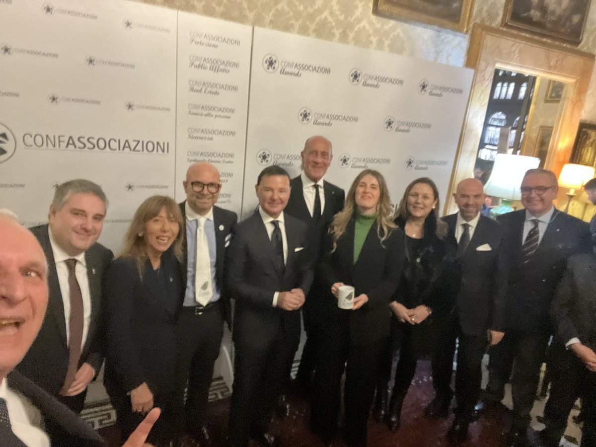 DanieleImprota's tweet image. @AngeloDeianaTW @ConfAssTW #laretedellereti: #recensioni #online #webreputation #esperienze #utenti #comportamenti #scorretti. @tg2rai @StaseraItalia @Drittorovescio_ @TgLa7 @CoffeeBreakLa7 @RaiLibri @LibroPossibile @TwittaLibro @tiritwittoio @ritwittalo #ConfassociazioniDigital