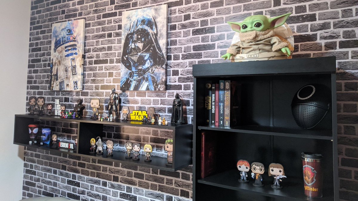 fredzin08's tweet photo. Agora o meu quarto tá assim 🙏 https://t.co/HpjCFkKnCf