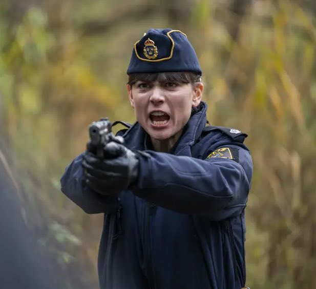 HerrHusis's tweet image. ”NER PÅ MARKEN”

”SÄRA PÅ BENEN”

”DRA NER GYLFEN”