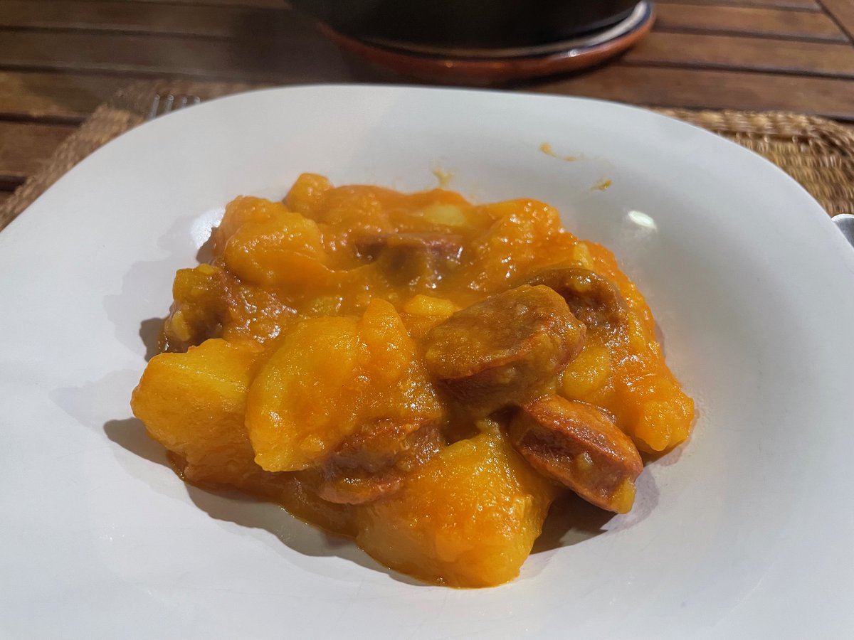 Patatas con chorizo #felizmartes #recetas delascosasdelcomer.com/2024/04/30/pat…