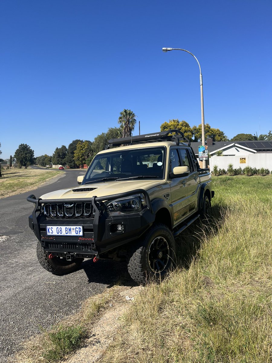 First Pick-up/ bakkie I have on test outside of the Amarok/Ranger, and this is a Wild purposefully rugged made truck. It’s the @Mahindra Pik Up Karoo S11 Dawn , has the 2.2-litre turbo-diesel mHawk engine, with a 103kW of power and great torque at 320Nm to be able to pull heavy…