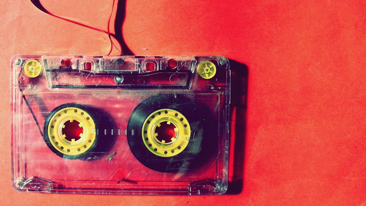 codingcrazechan's tweet image. I hope I can recover it, there is my grandfather's voice singing, and do you have something similar?
#vintage #story #music #cassette