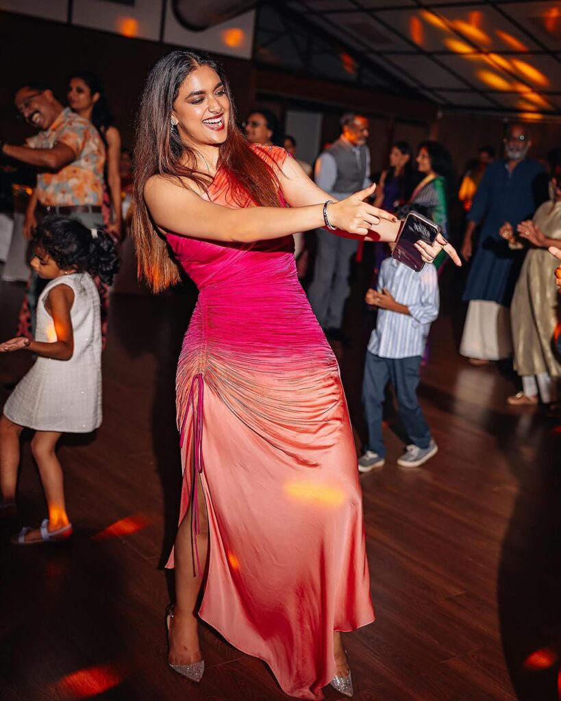 TeluguExt's tweet photo. Keerthy Suresh celebrates International Dance Day in style!  💃  

#KeerthySuresh https://t.co/IiMzXrmU7t